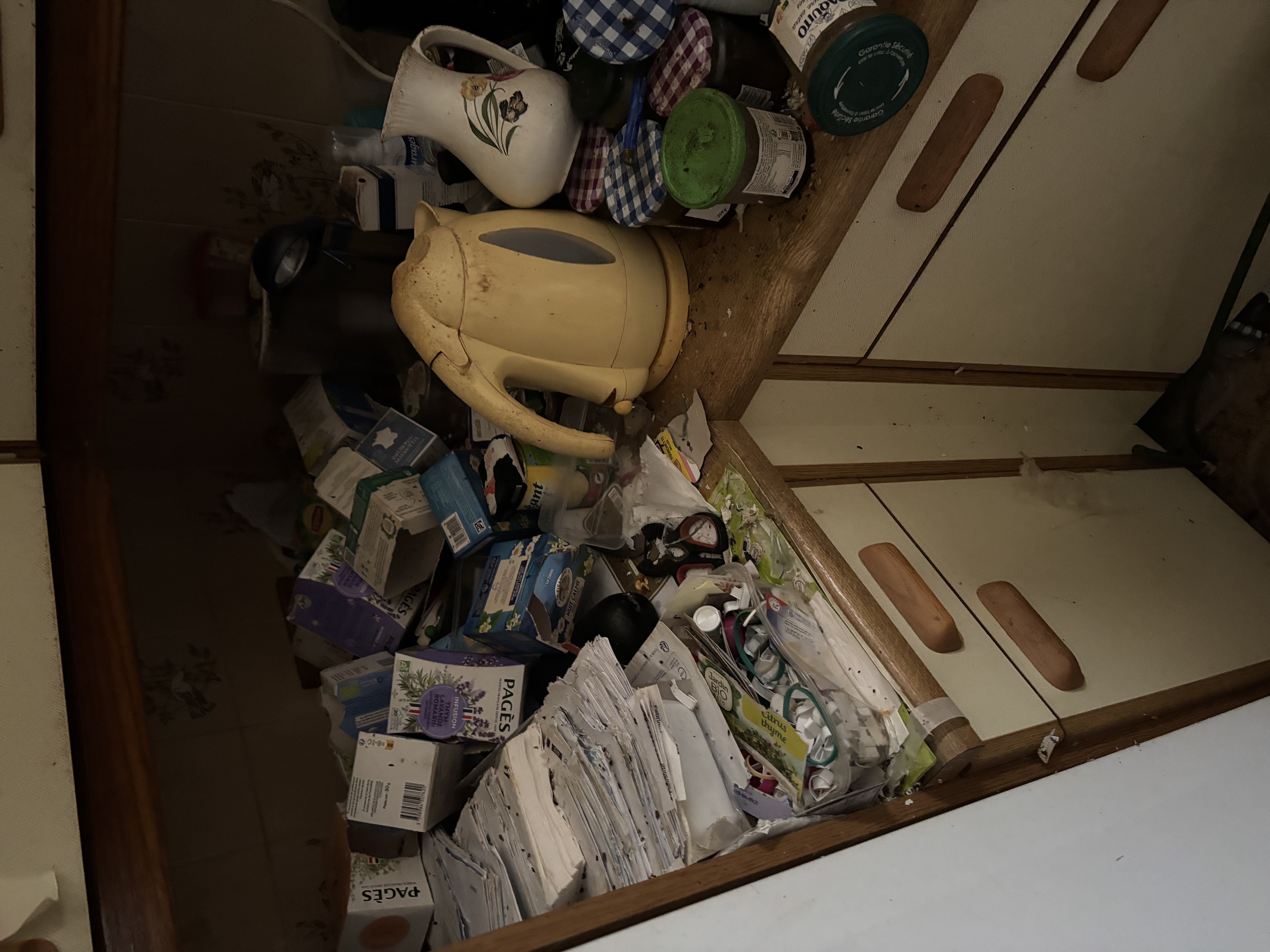 Avant intervention : pièces encombrées